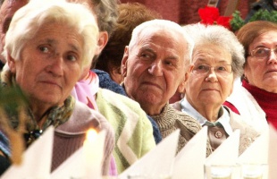 Az idősekre is gondolnak karácsonykor