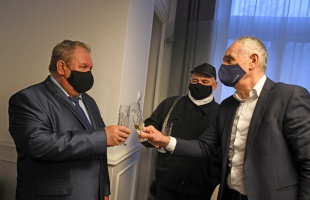 Idén is ellátogattak a kéményseprők Szita Károlyhoz, hogy szerencsét hozzanak Kaposvárnak