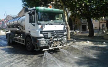 Vízosztás és locsolás a hőségben