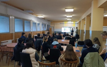 Drogprevenciós előadást tartottak a somogyi rendőrök a babócsai és barcsi iskolásoknak