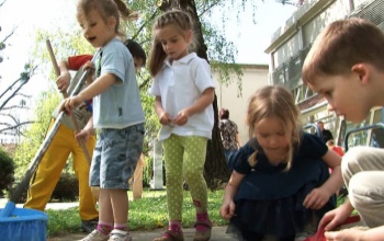Pénteken a diákok takarítottak