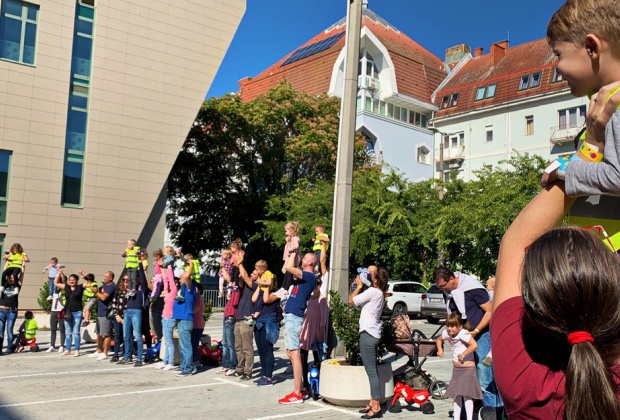 Felemelték a kaposvári gyerekeket a magasba