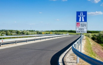 Vasárnap lejárnak az éves autópálya-matricák