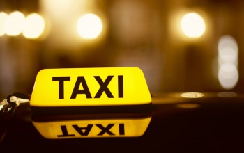 Januártól csak 10 évesnél fiatalabb autóval lehet taxizni