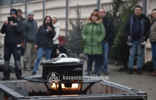 Tűzoltók hívták fel a figyelmet arra, hogy mire figyeljünk, hogy ne keletkezzen tűz otthon karácsony idején