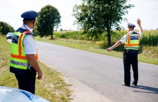 Jogsi sem volt, ivott is, őrizetbe vették
