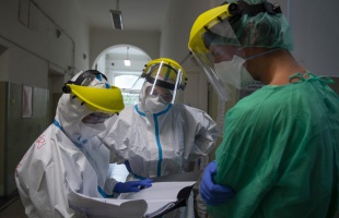 Újabb negatív rekord: több mint 11 ezer új fertőzöttet azonosítottak Magyarországon