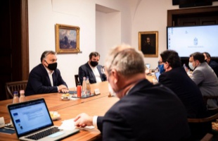 Hétfőn végre kiderül, hogy mi lesz az idei karácsony sorsa