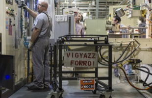A kormány 105 milliárd forinttal megemelte a gazdaságfejlesztési pályázatok jövő évi keretét