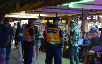 Biztonsági őrt vert meg egy külföldi testvérpár a Balatonon