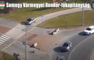 Bicikliúton hajtott kocsival – VIDEÓ