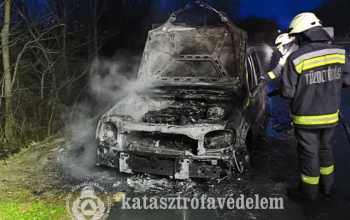 Teljesen kiégett egy autó