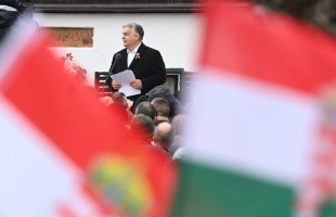 Orbán: minden magyarban van egy kis Petőfi