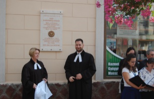 Istentisztelet a tűztoronyban
