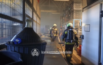 Életmentés, gázpalackok és egy nádtetős étterem – valóságos tűzhelyzetet modelleztek Rádpusztán