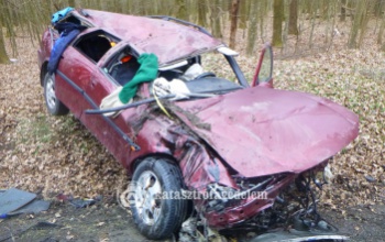 Árokba csapódott egy autó