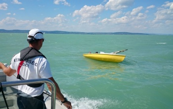 Vitorlázókat mentettek a Balatonból