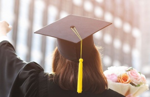 Magyarországon csökken a diplomás fiatalok aránya