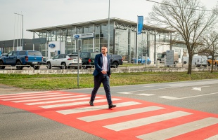 Feltűnő felfestést kapott a Vásártéri úti gyalogátkelő