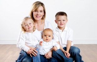 A mai naptól adómentesek a háromgyermekes édesanyák