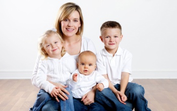 A mai naptól adómentesek a háromgyermekes édesanyák