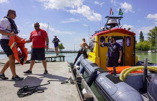 Idén közel 3500 embert láttak el a vízimentők a Balatonon