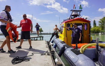 Idén közel 3500 embert láttak el a vízimentők a Balatonon