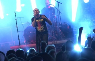 Kemény bulit tolt a Vad Fruttik