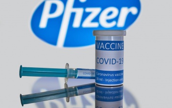 Újabb 260 ezer adag Pfizer-vakcina érkezett hazánkba