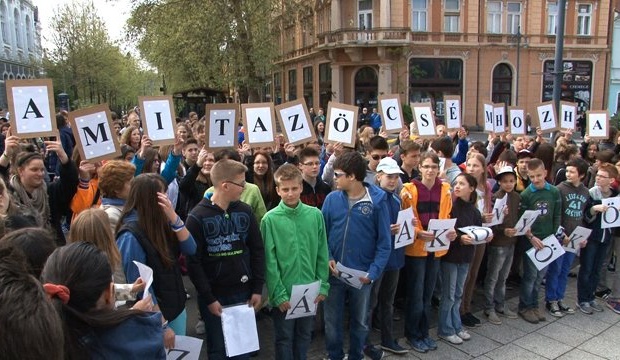 Rímektől zengett a Kossuth tér