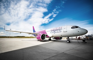 Odacsapott a versenyhivatal: 300 milliós bírságot kapott a Wizz Air