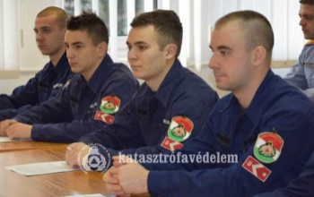 Gyermekkori álmok vezettek a tűzoltóságra – köszöntötték az új felszerelőket