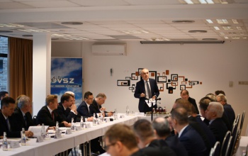 Szita: kompenzálja a kormány az önkormányzatoknak az iparűzési adó kiesését