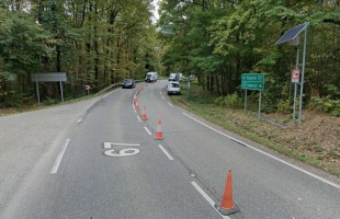 Árokba hajtott egy autó a 67-esen Bőszénfánál