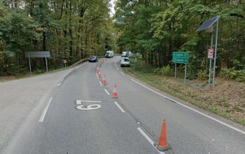 Árokba hajtott egy autó a 67-esen Bőszénfánál