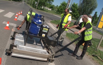 Új technológiával kátyúznak Kaposváron