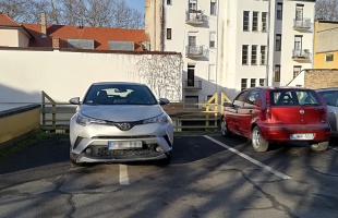 Ilyen szép vonalra parkolást is ritkán látni