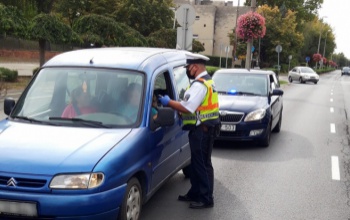 Kaposváron is civil rendőrautókkal csaptak le a szabályszegőkre