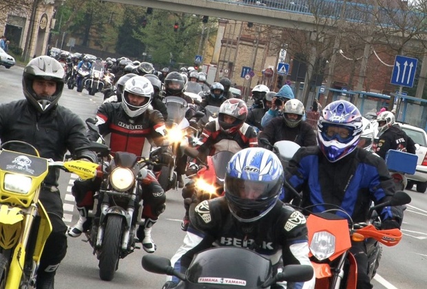 Több mint kétszáz motoros vonult végig a városon