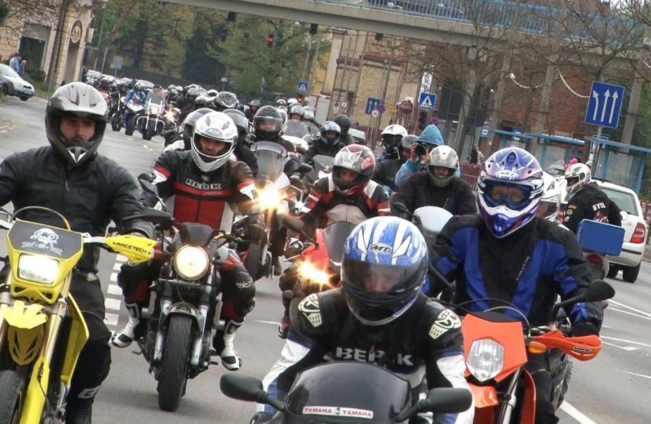 Több mint kétszáz motoros vonult végig a városon
