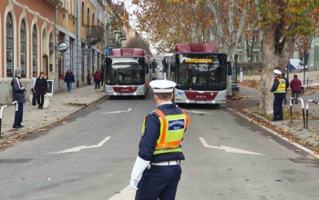 Mély, suttogó, rekedtes hang fenyegetőzőtt bombával Kaposváron