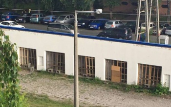 Bezárt a hajléktalan lakótelep a Pipacsban a garázssoron