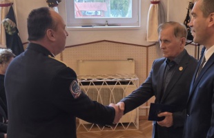 Polgárőr Érdemkereszt arany fokozatot kapott Verb István rendőr alezredes