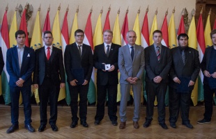 Átadták a polgármesteri díjakat - elismerés a kreatív kaposvári fiataloknak