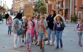 Meseösvényen sétáltak a gyerekek Kaposváron