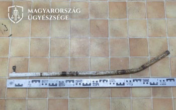 Úgy megütötte vascsővel az ismerőst egy férfi Siófokon, hogy az leesett a biciklijéről