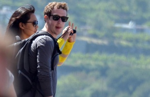 Zuckerberg és felesége milliárdokat adományozott egy kórháznak