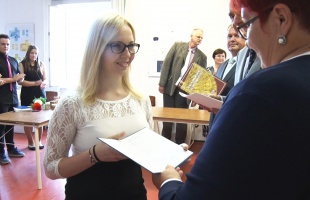 A zichys végzősök is megkapták érettségi bizonyítványukat