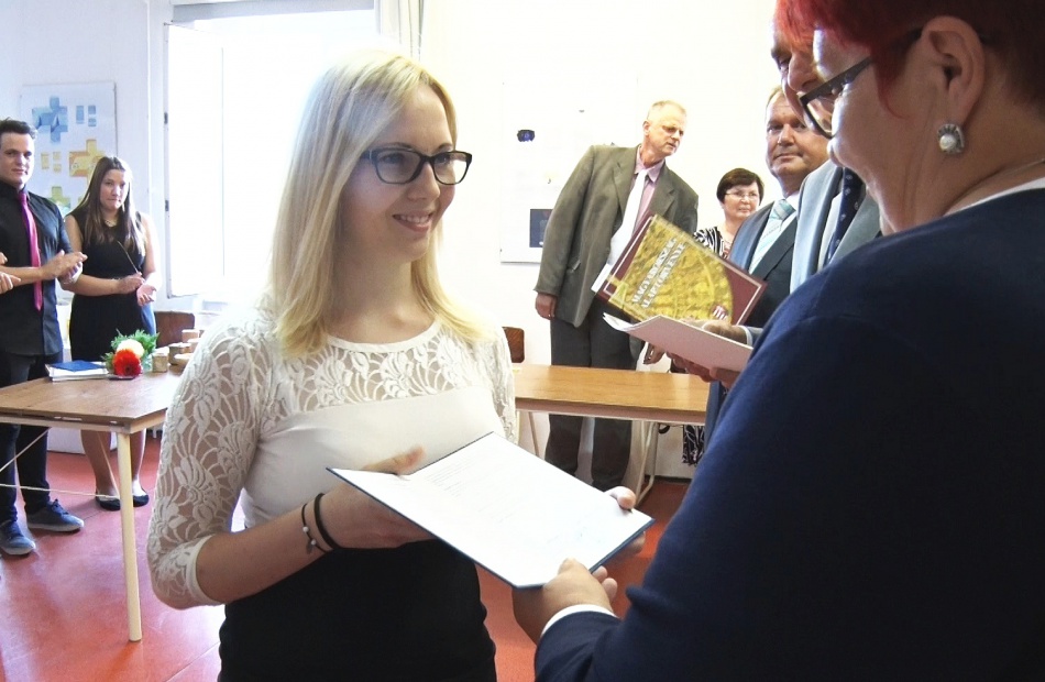 A zichys végzősök is megkapták érettségi bizonyítványukat