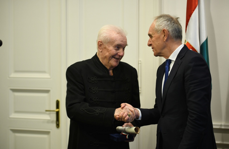 Szita Károly: 1956 forradalma a bátorság, a hősiesség és a nagyság példáját adta útravalónak
